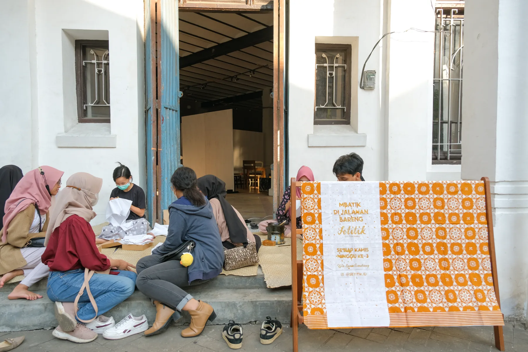 Display kain Mbatik di Jalanan Setitik