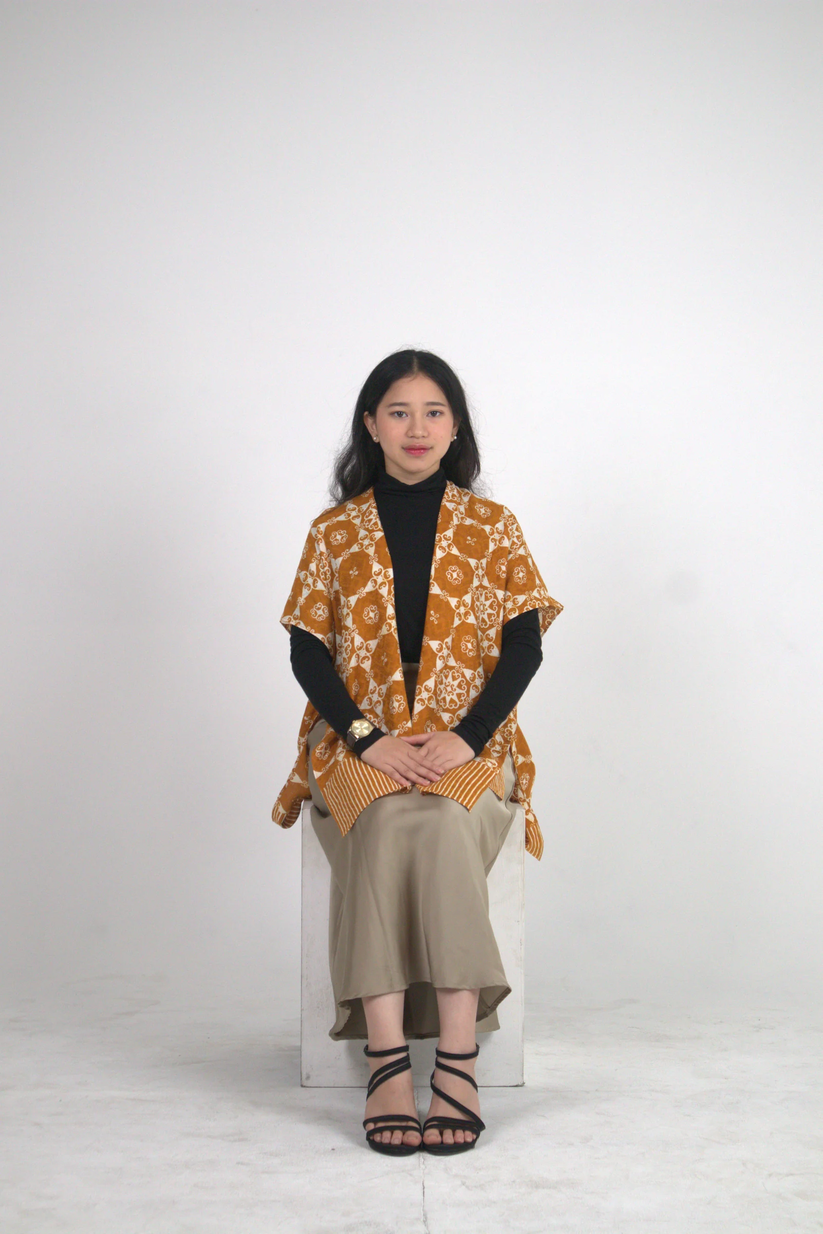Foto produk Batik Cap (Rayon) — model 3 dari 5
